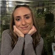 Sono Elisa, una ragazza laureata che si rende disponibile ad impartire lezioni e aiutare nello svolgimento di compiti